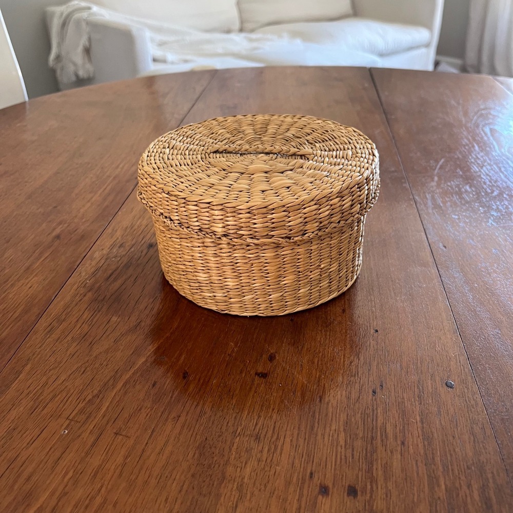 Vintage Lidded Basket‎